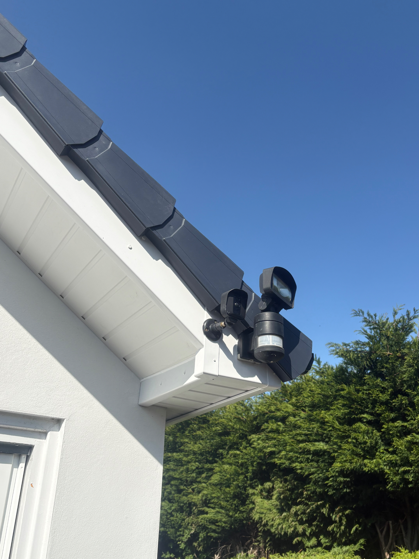 Dry verge system with white fascia and soffit